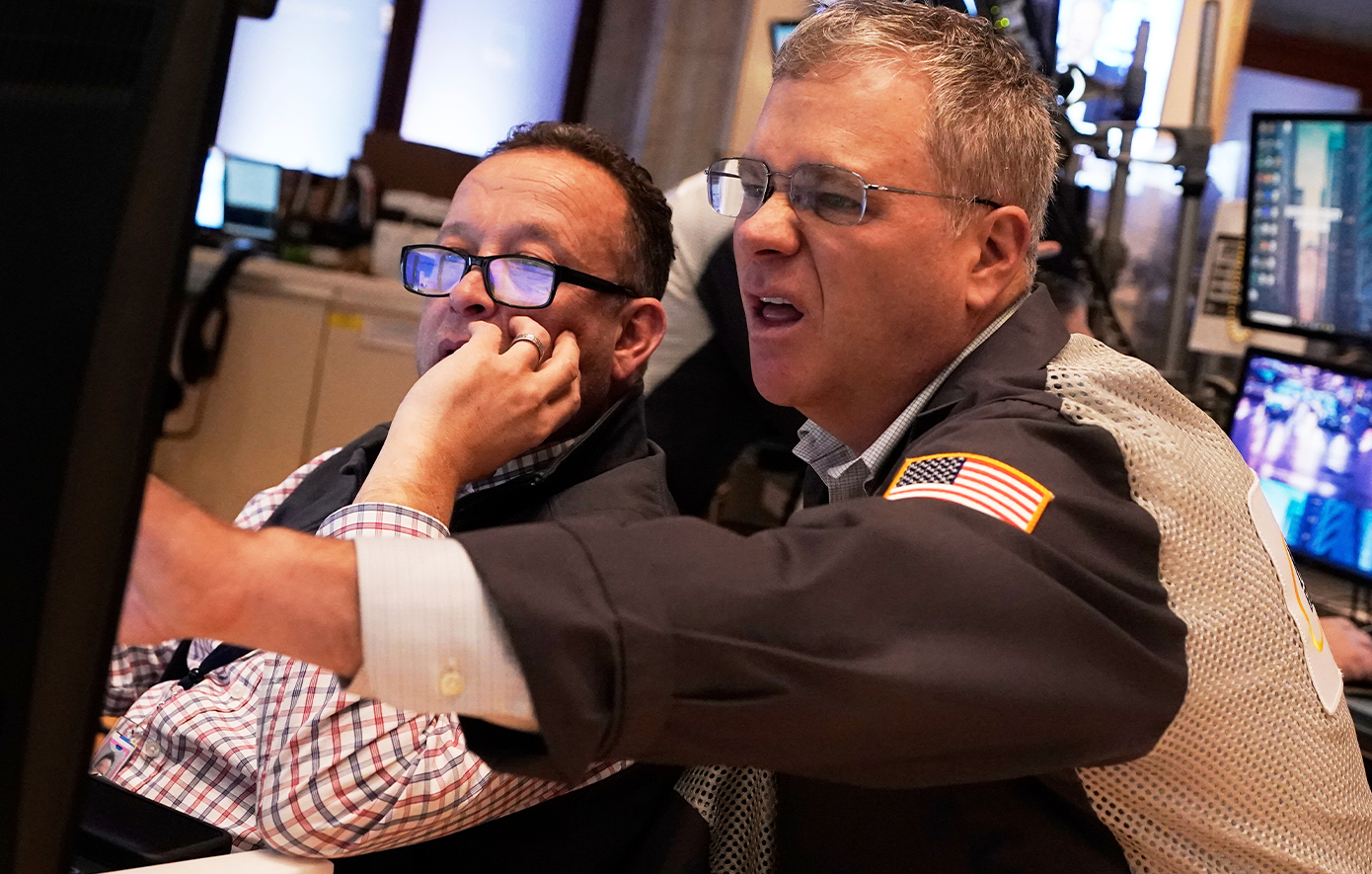 Στο «κόκκινο» και πάλι η Wall Street &#8211; Πέφτει η τιμή του πετρελαίου, υποχωρεί το δολάριο έναντι του ευρώ