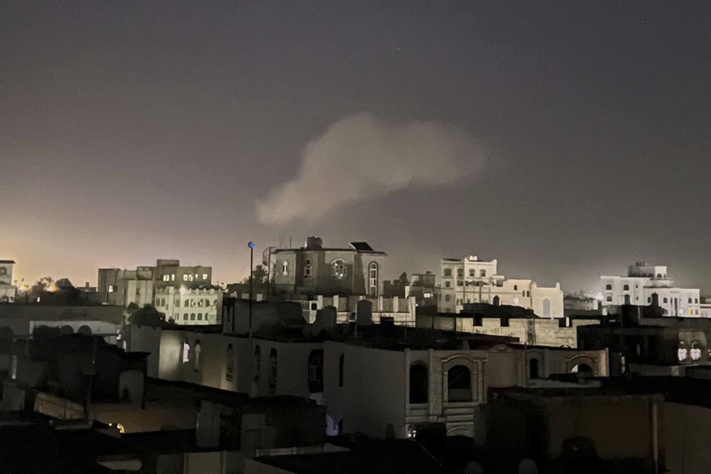 Οι Χούθι αναφέρουν τρεις νεκρούς από βομβαρδισμούς στη Χοντάιντα – Κατηγορούν τις ΗΠΑ