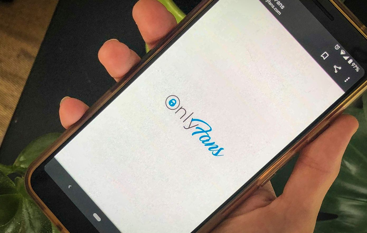 Πόσα κερδίζουν στην Ελλάδα τα μοντέλα του OnlyFans &#8211; «Σαφάρι» ελέγχων από την εφορία