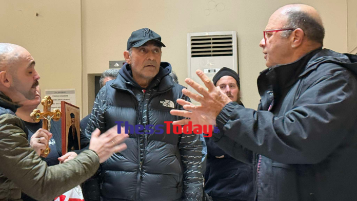 Παρέμβαση από μέλη εκκλησιαστικών οργανώσεων σε εκδήλωση με ομιλητή τον Κατσαδιωτη