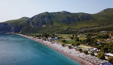 Παραλίες της Αττικής για τα πρώτα καλοκαιρινά μπάνια