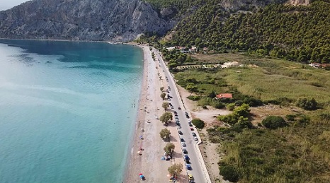 Η ατελείωτη παραλία των 2,5 χιλιομέτρων κοντά στην Αθήνα