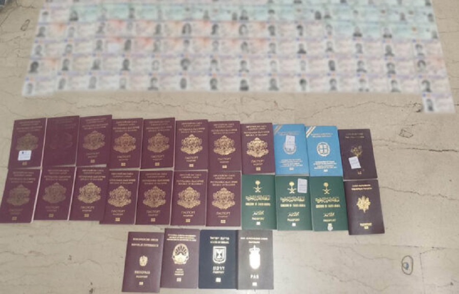 Εξαρθρώθηκε εγκληματική οργάνωση που είχε στήσει «εργοστάσιο» παραγωγής πλαστών εγγράφων και διακίνησης μεταναστών