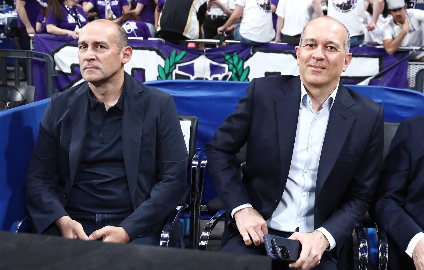 Ολυμπιακός: Στην προπόνηση οι Αγγελόπουλοι, μίλησαν στην ομάδα πριν τον 2ο τελικό