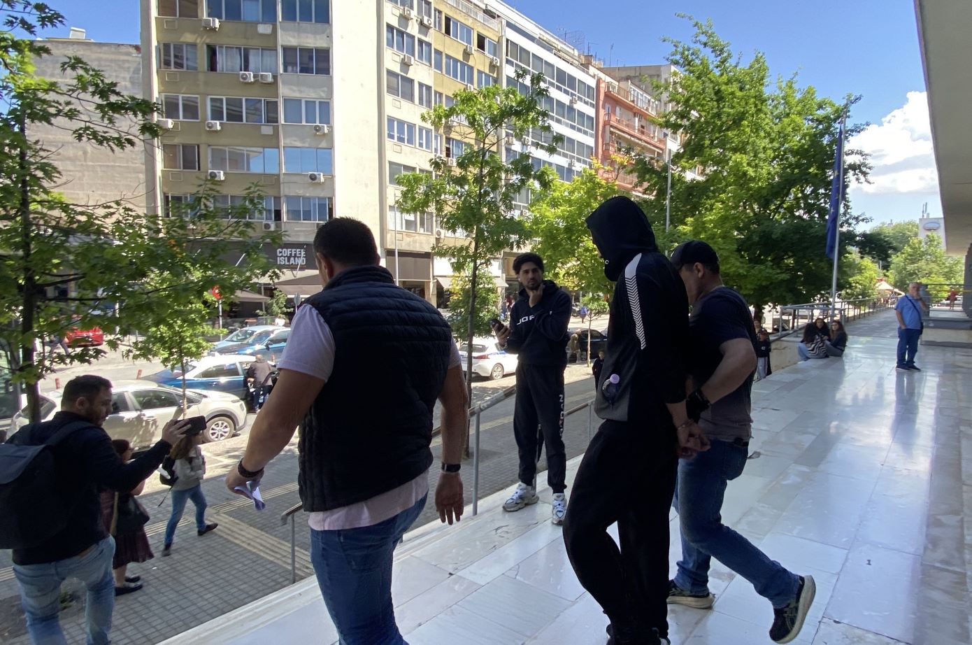 Στη φυλακή ο 36χρονος ενοικιαστής του Airbnb – Κατηγορείται για συμμετοχή σε εγκληματική οργάνωση και κατασκευή εκρηκτικών