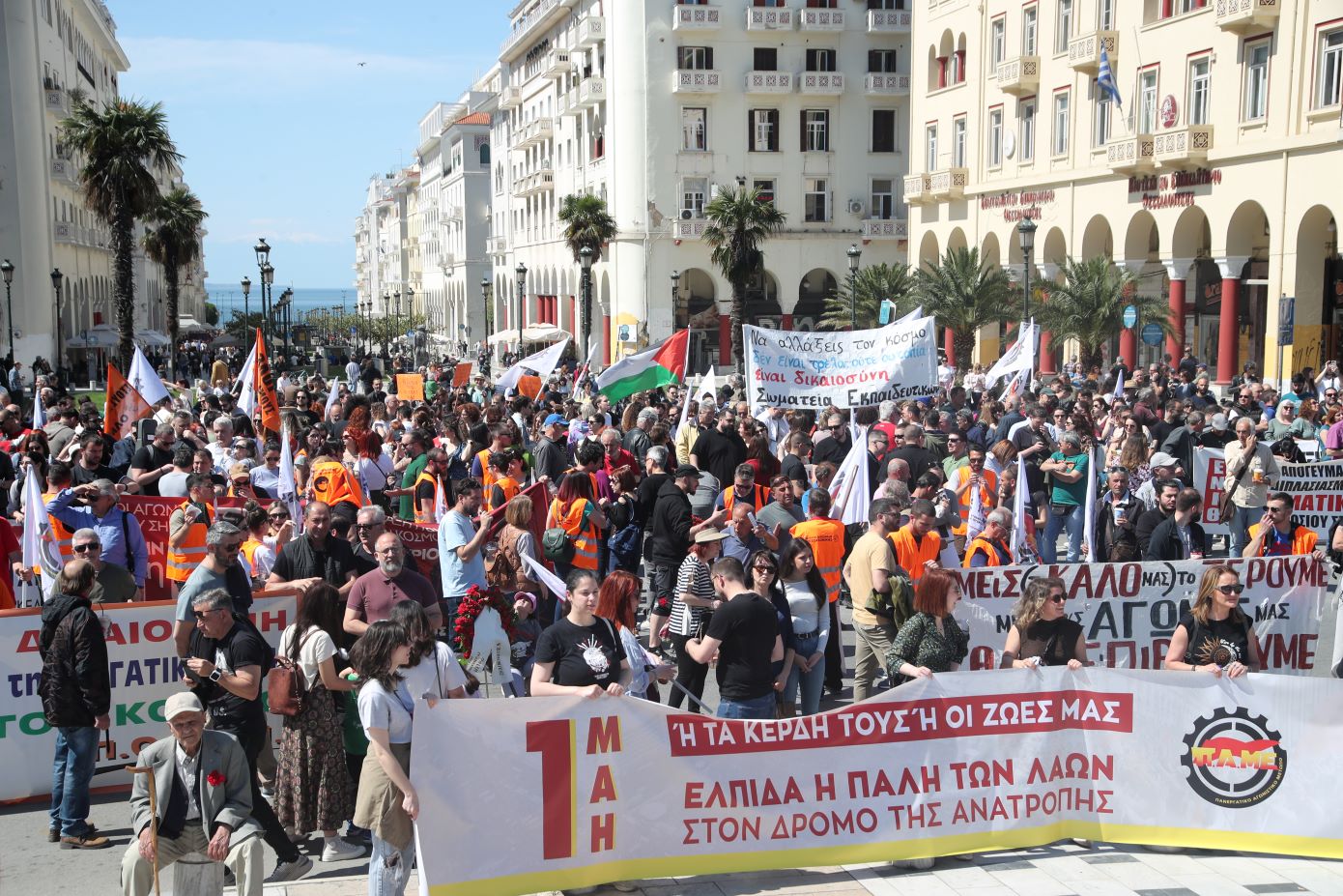 Ολόκληρωθηκαν στη Θεσσαλονίκη οι εκδηλώσεις για την Εργατική Πρωτομαγιά: Μεγάλη συμμετοχή και αιχμές για τα εργασιακά
