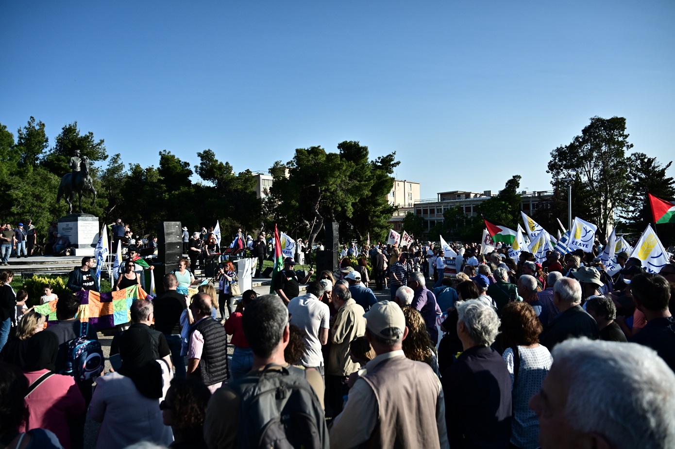 42η Μαραθώνια Πορεία Ειρήνης: Στο υπουργείο Εθνικής Άμυνας η πορεία
