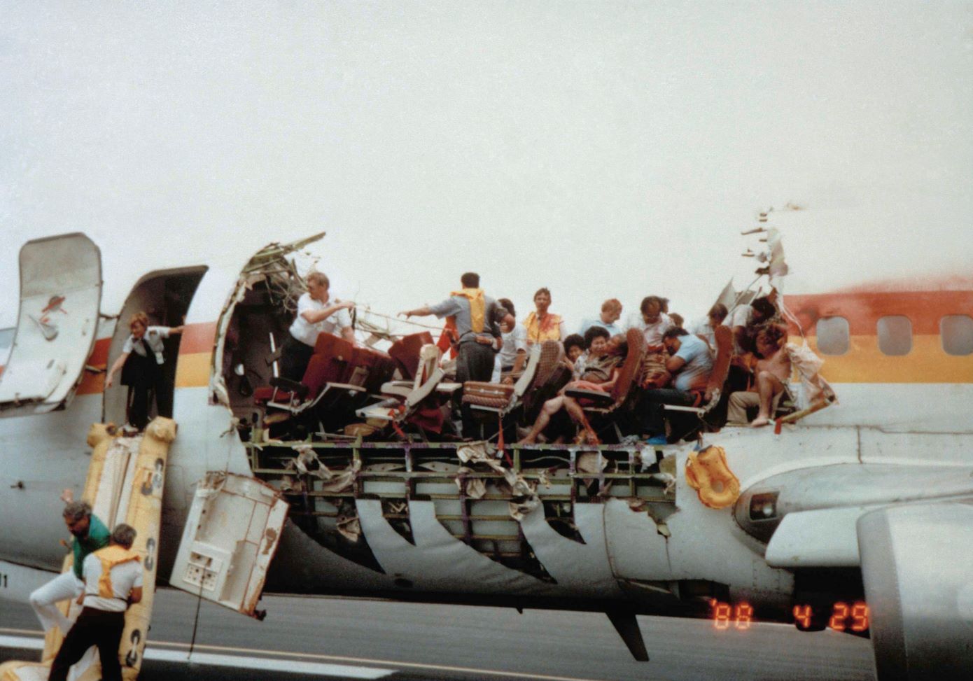 Aloha Airlines 243: Το δυστύχημα που συγκλόνισε τον κόσμο- Το αεροσκάφος «άνοιξε» στον αέρα και προσγειώθηκε χωρίς οροφή