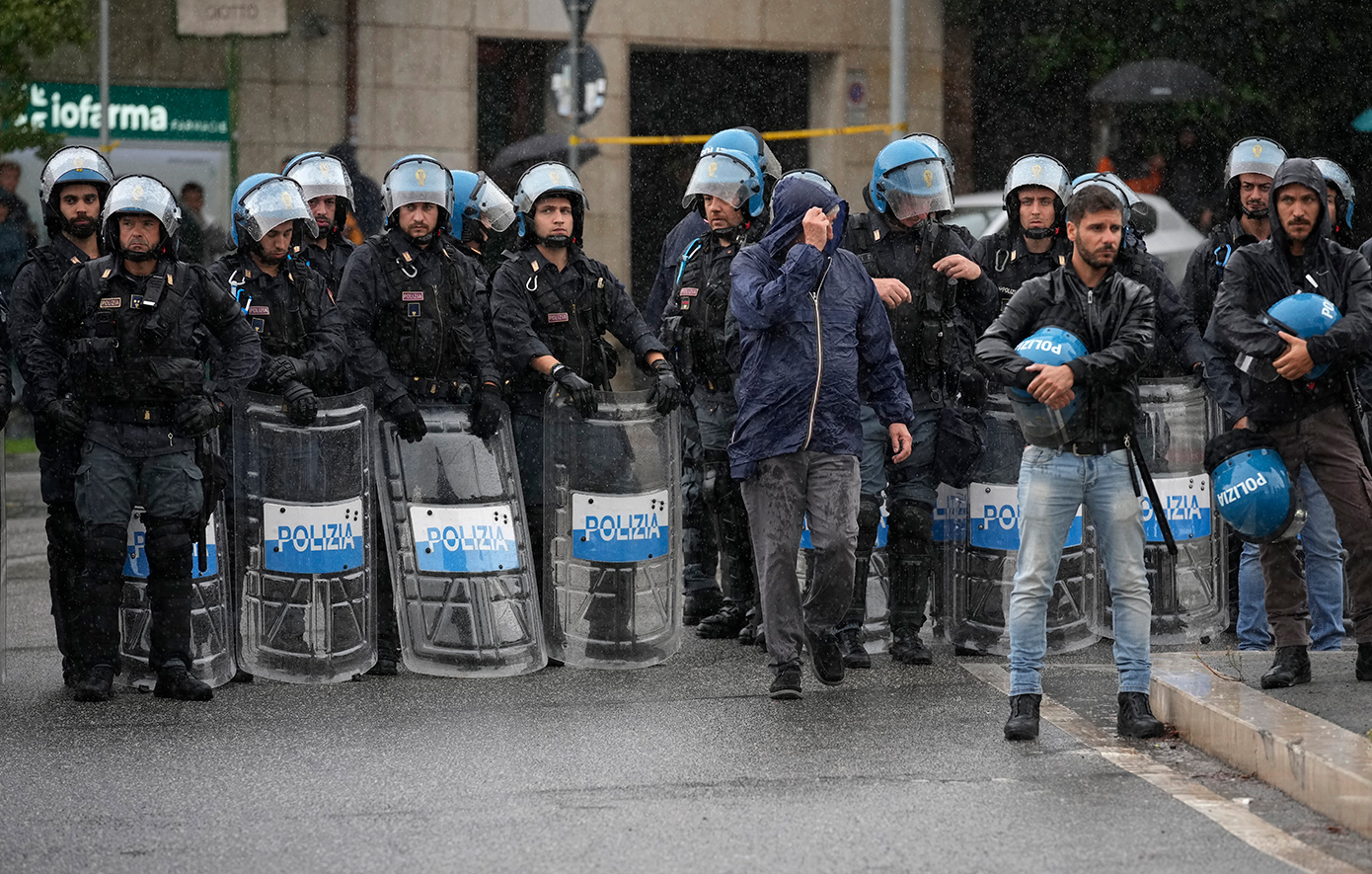 Η ιταλική επιτροπή κατά του ρατσισμού ζητά από την κυβέρνηση να ελέγξει το φαινόμενο της «φυλετικής καταγραφής» από την αστυνομία