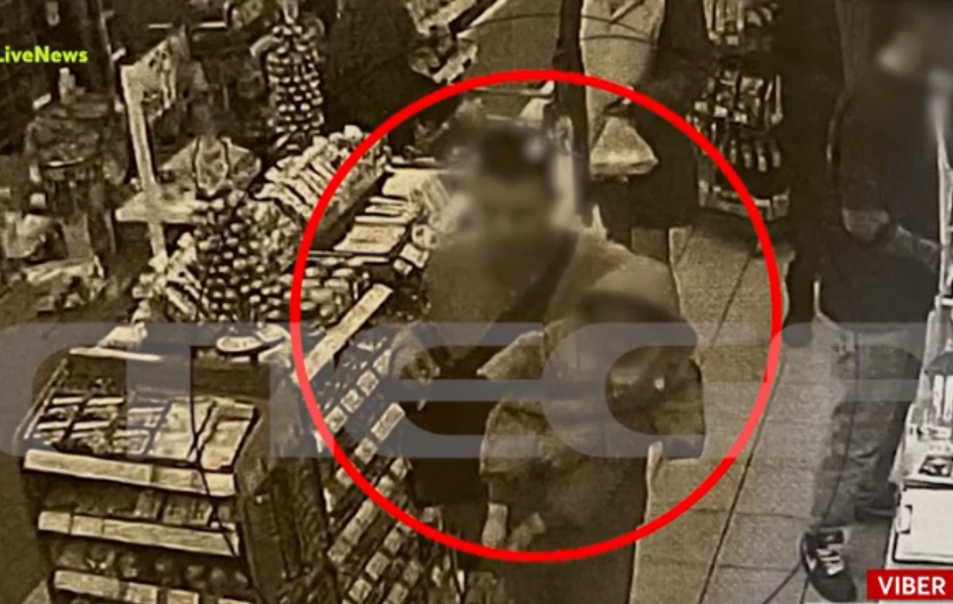 Αυτός είναι ο άνδρας που άρπαξε το βρέφος στην Ομόνοια και το παράτησε σε κάδο στον Άλιμο