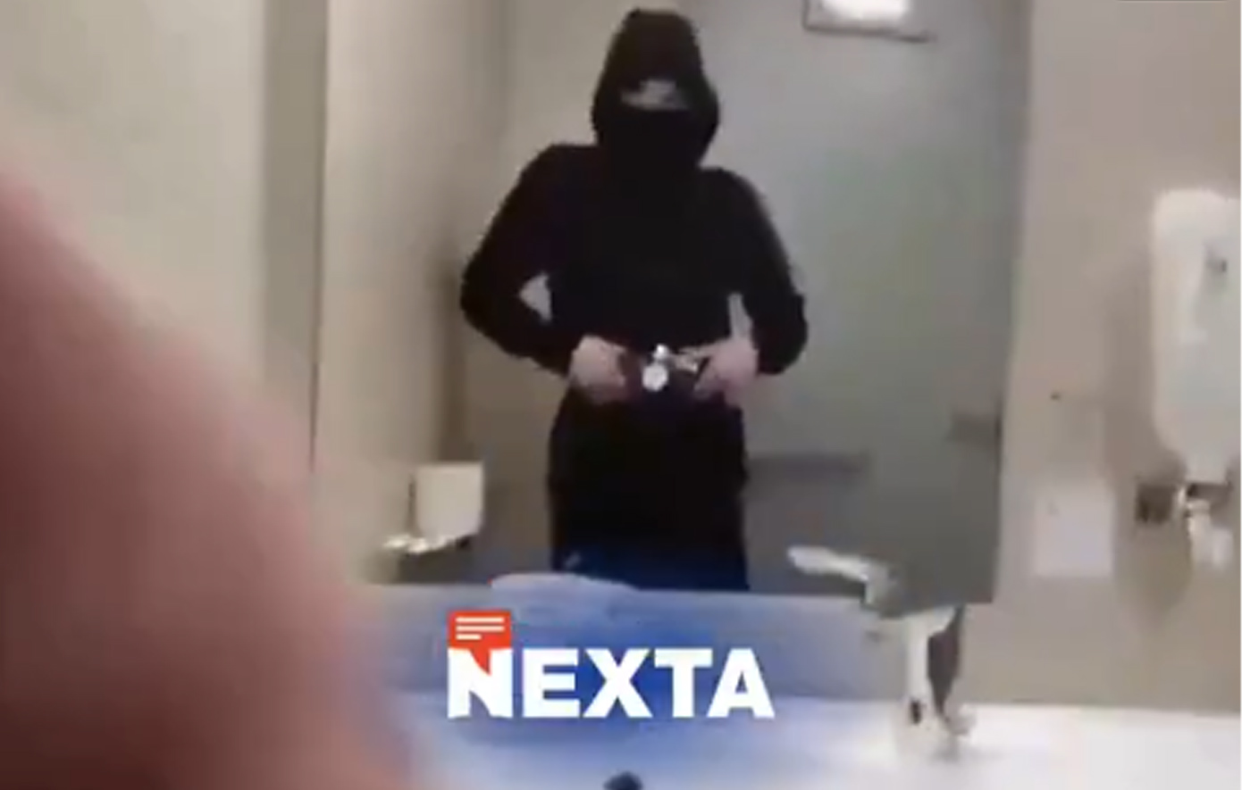 Η στιγμή που ο έφηβος μαχαιρώνει τρία κορίτσια σε σχολείο της Φινλανδίας – Σκληρές εικόνες