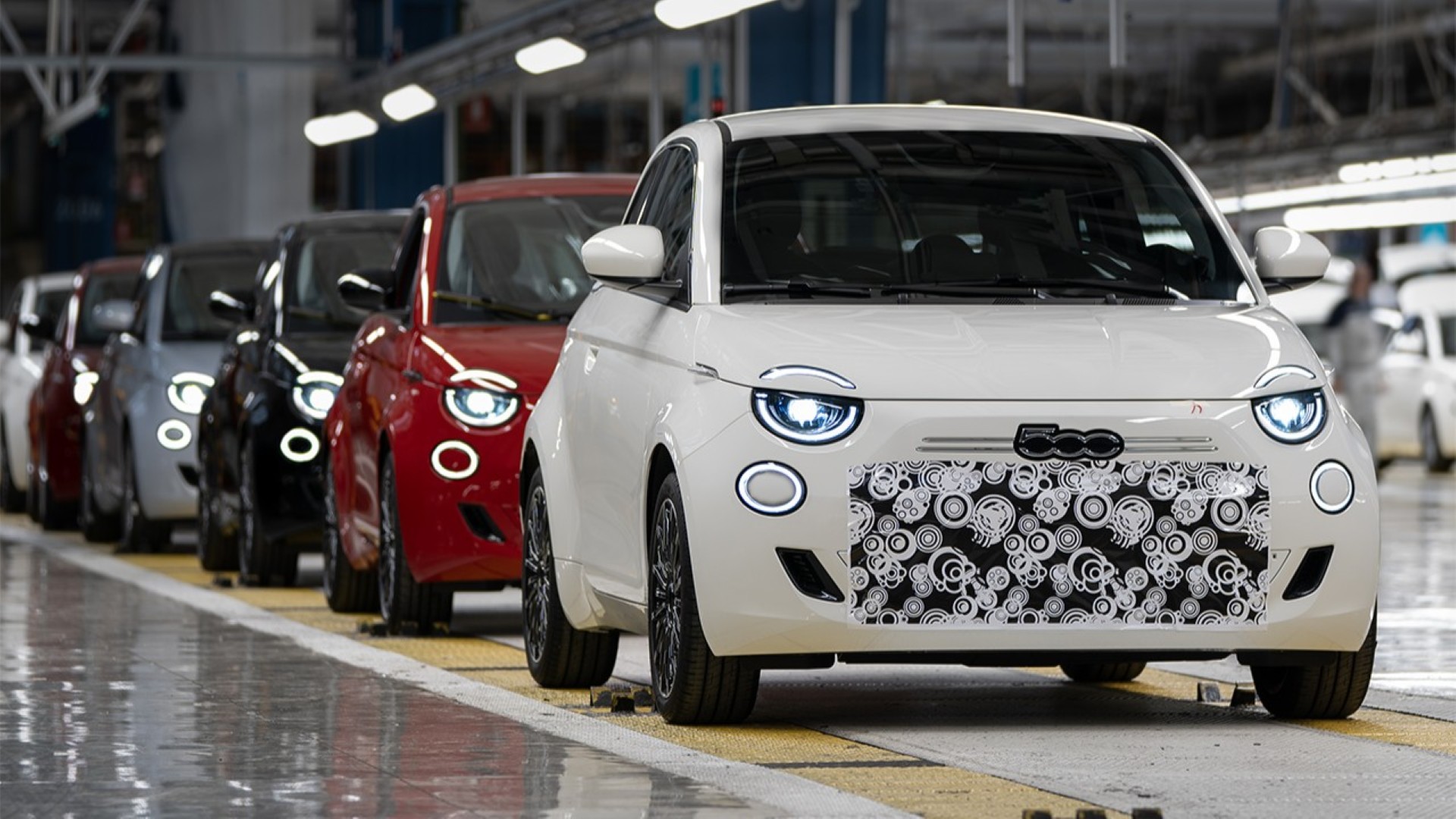 Έτοιμη η γραμμή συναρμολόγησης του νέου Fiat 500 Hybrid Έτοιμη η γραμμή συναρμολόγησης του νέου Fiat 500 Hybrid