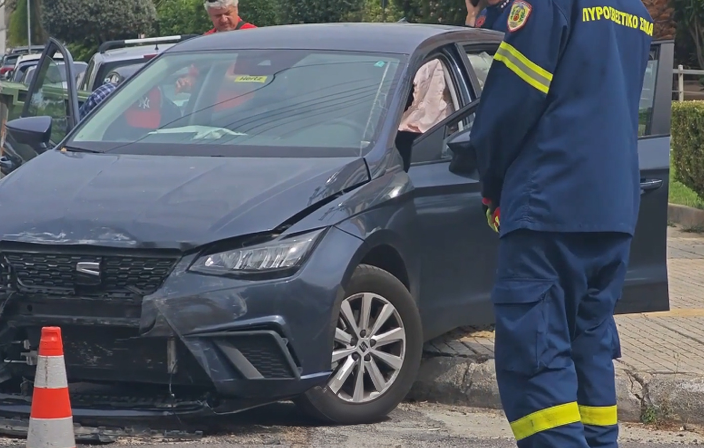 Τουρίστας παραβίασε «STOP» και προκάλεσε καραμπόλα τεσσάρων οχημάτων – Τραυματίστηκαν δύο γυναίκες