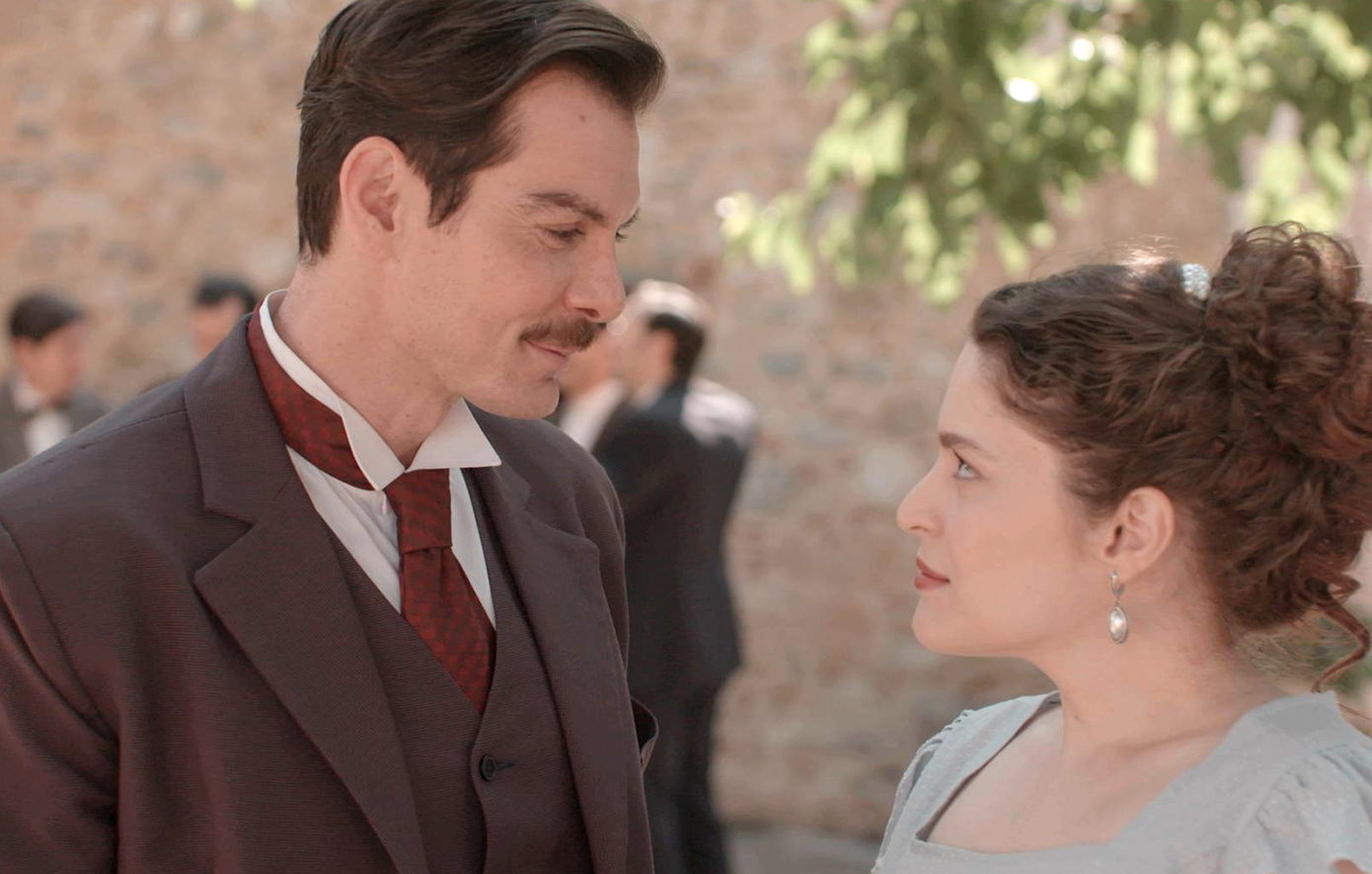 Η Κυβέλη, πολύ αναστατωμένη, λόγω του επικείμενου δικαστηρίου για την δολοφονία του συζύγου της, το ανακοινώνει σε όλη την οικογένεια και θέτει την Αλίκη προ των ευθυνών της.