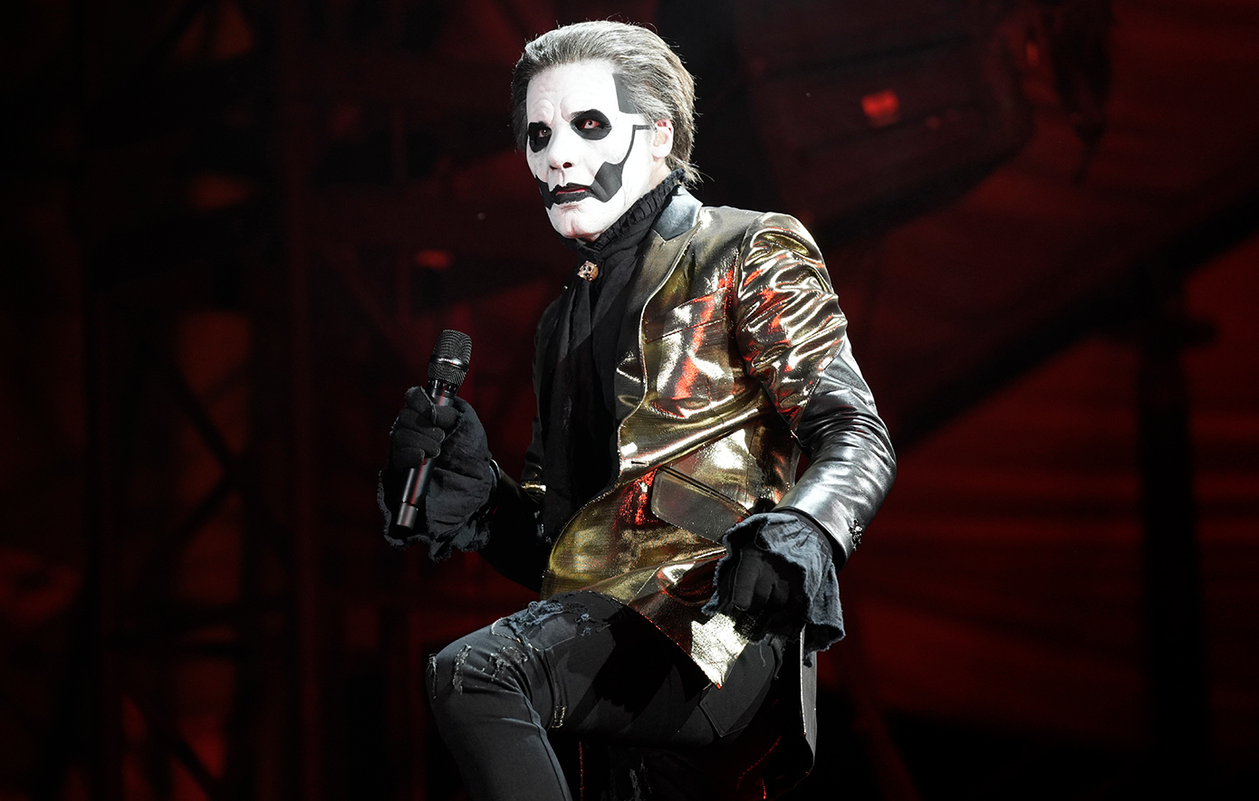 Οι Ghost, το πρώτο συγκρότημα της hard rock εδώ και τέσσερα χρόνια που φθάνει στο Νο. 1 του Billboard 200