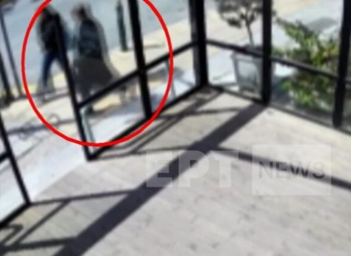 Βίντεο ντοκουμέντο με τον άνδρα που παρενοχλεί ανήλικες στο Μαρούσι &#8211; Η καταδίωξη της 17χρονης και η αντίδρασή της