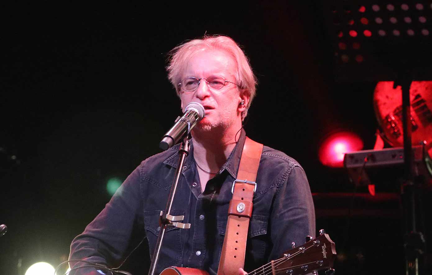 Ο Μίλτος Πασχαλίδης επιστρέφει στο χειμωνιάτικο στέκι του, τον Σταύρο του Νότου