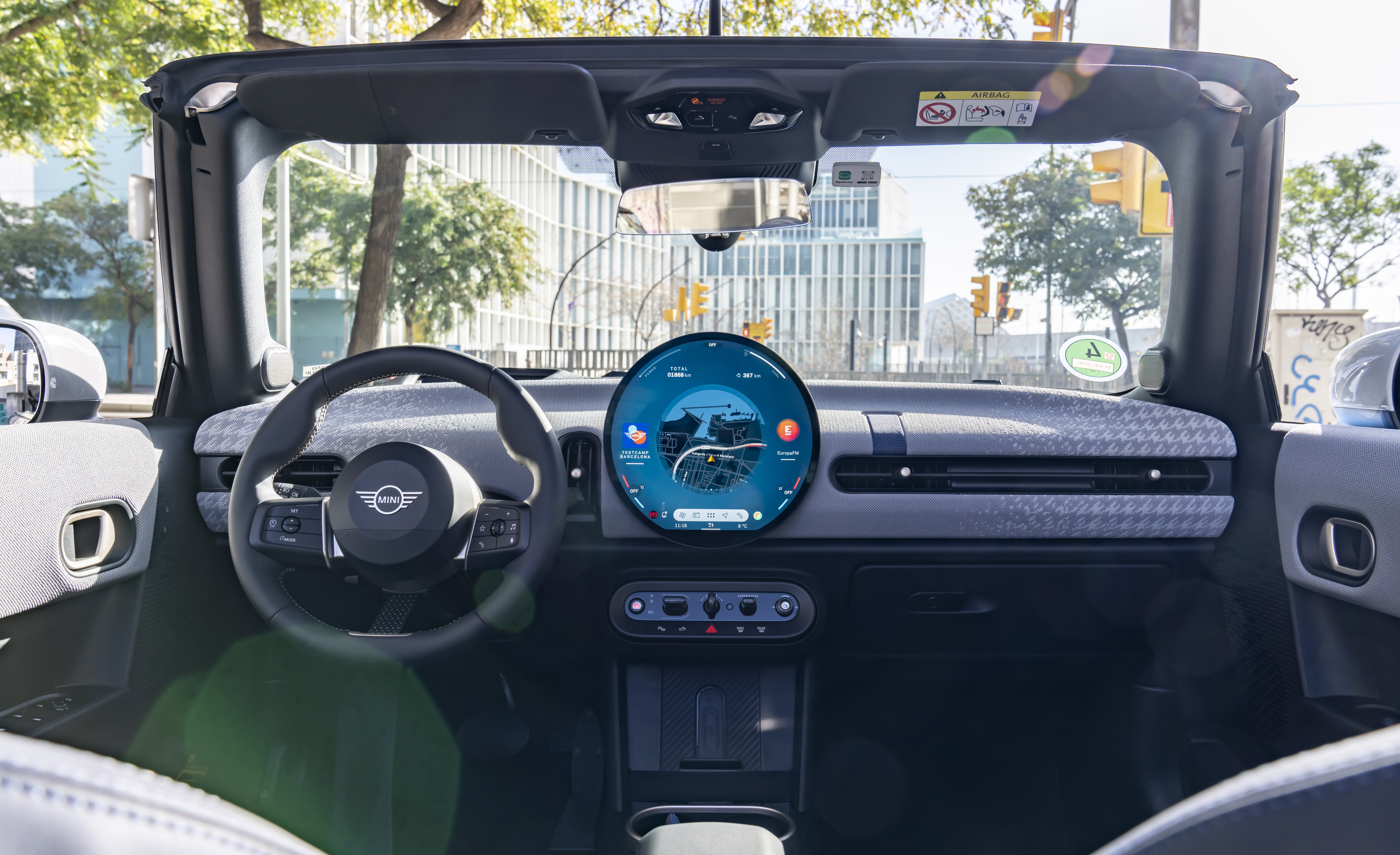 Το MINI Cooper Cabrio S έχει καλοκαιρινή διάθεση