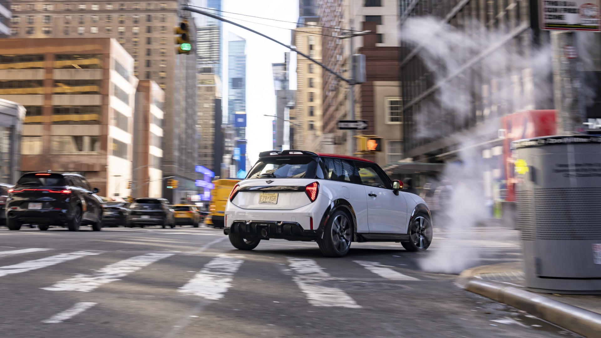 Διασχίζοντας το «Μεγάλο Μήλο» με το MINI John Cooper Works Διασχίζοντας το «Μεγάλο Μήλο» με το MINI John Cooper Works