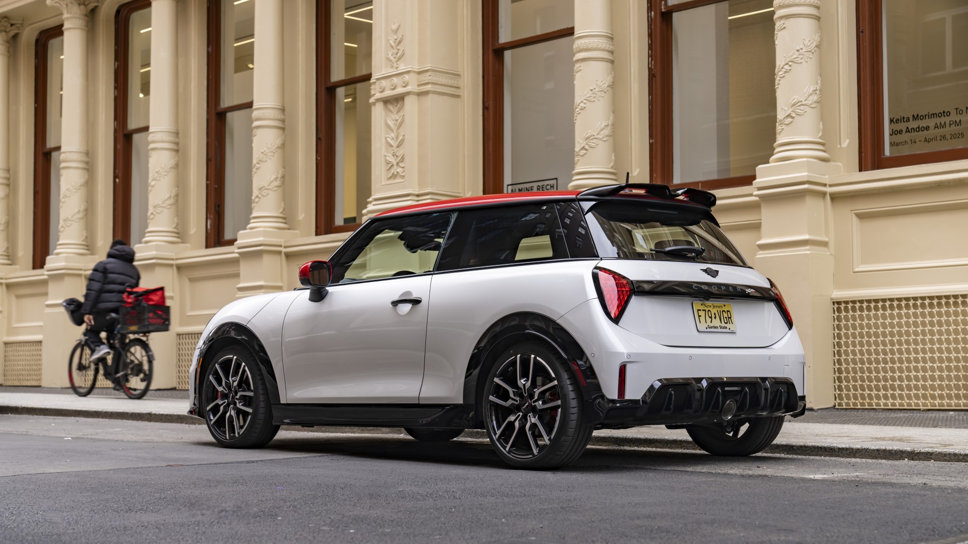 Διασχίζοντας το «Μεγάλο Μήλο» με το MINI John Cooper Works Διασχίζοντας το «Μεγάλο Μήλο» με το MINI John Cooper Works