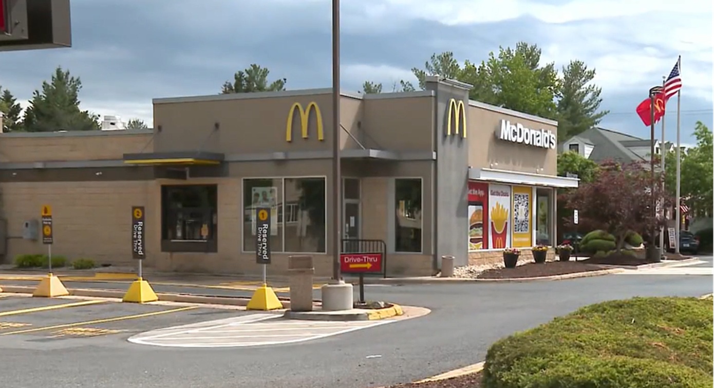 McDonald&#8217;s στις ΗΠΑ απαγορεύουν την είσοδο σε κάτω των 21 μετά από βίαια μαθητικά επεισόδια