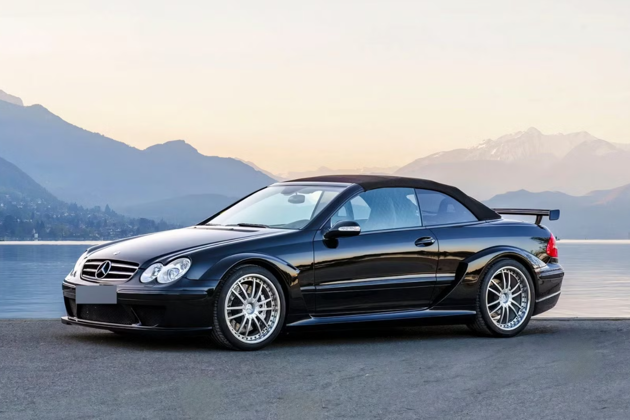 Αυτή η Mercedes κυκλοφόρησε πριν 19 χρόνια, αλλά είναι καλύτερη και από καινούργια