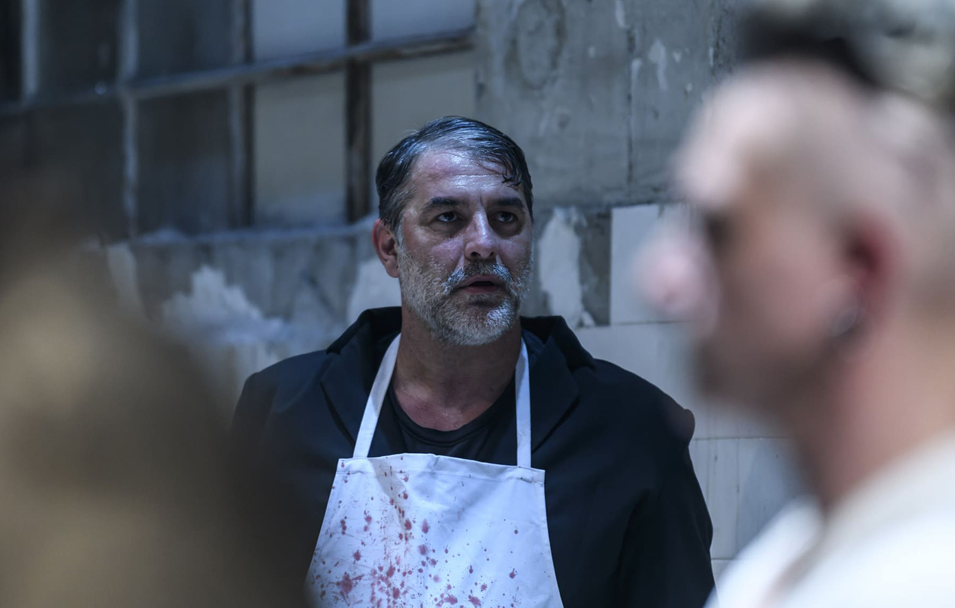 «Οι έμποροι της Βενετίας»: Οι πρώτες φωτογραφίες από την επιστροφή του Βασίλη Μπισμπίκη στη σκηνή