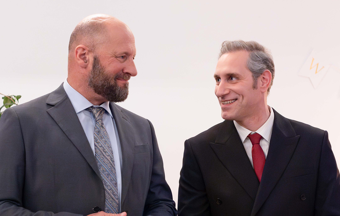 Μετά την απόφασή τους να μείνουν στην Ελλάδα, ο Άγης και η Μάγια μετακομίζουν στο νέο τους σπίτι.