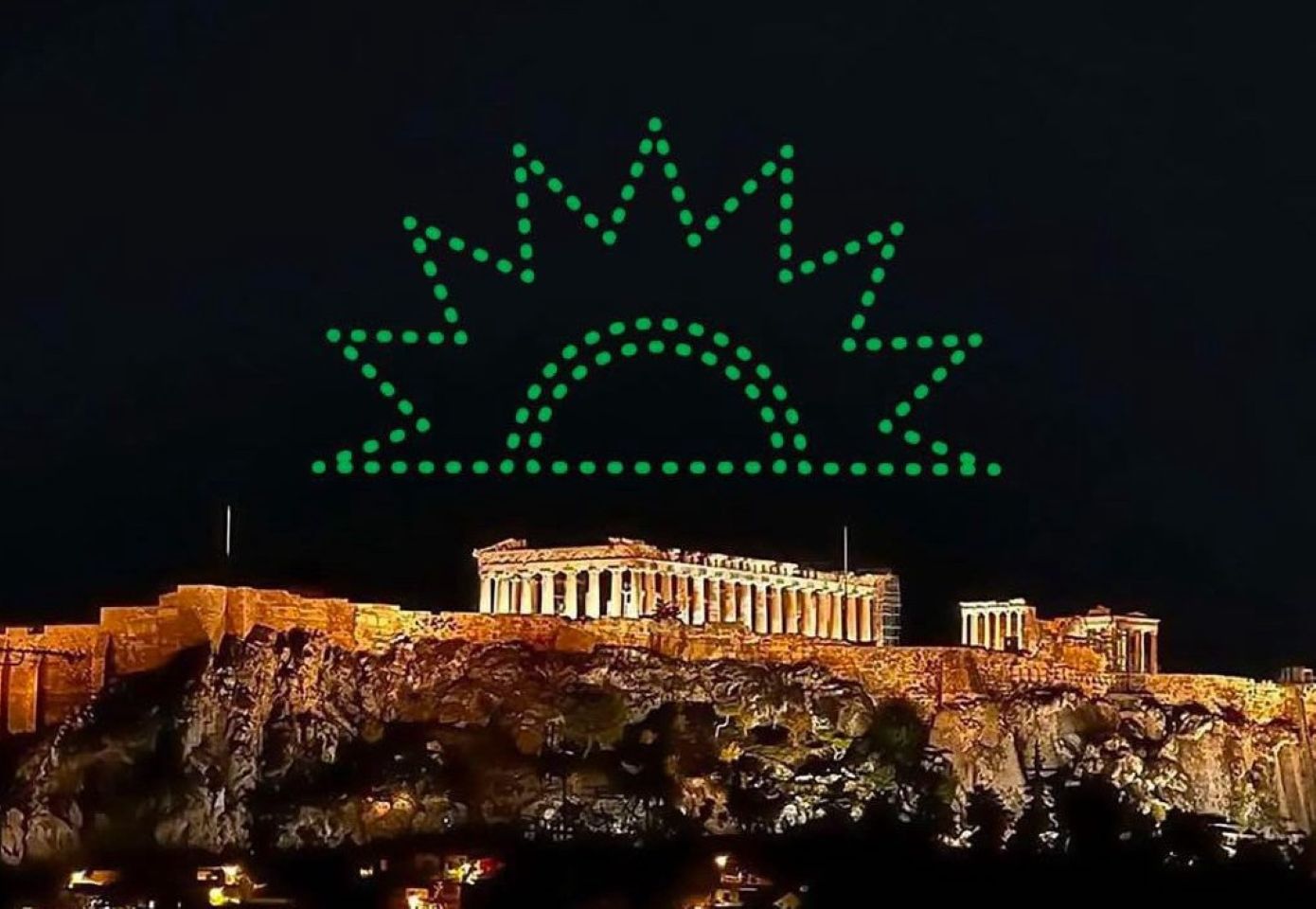 «Κοτόπουλα ο Μάκης», ΠΑΣΟΚ και ο Αντύπας στον Λευκό Πύργο &#8211; Ιδέες για επόμενα drone show