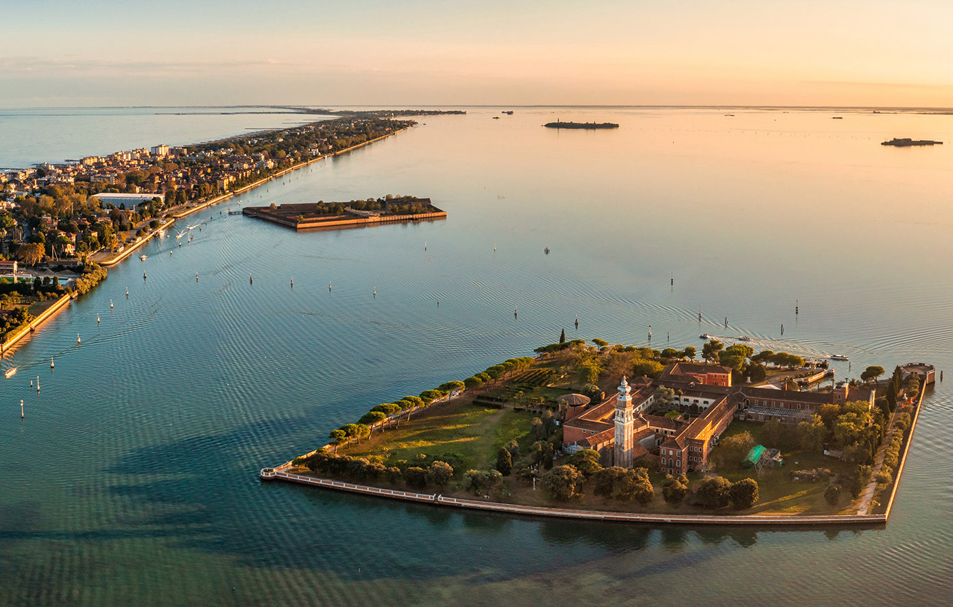 Ποβέλια, Ιταλία