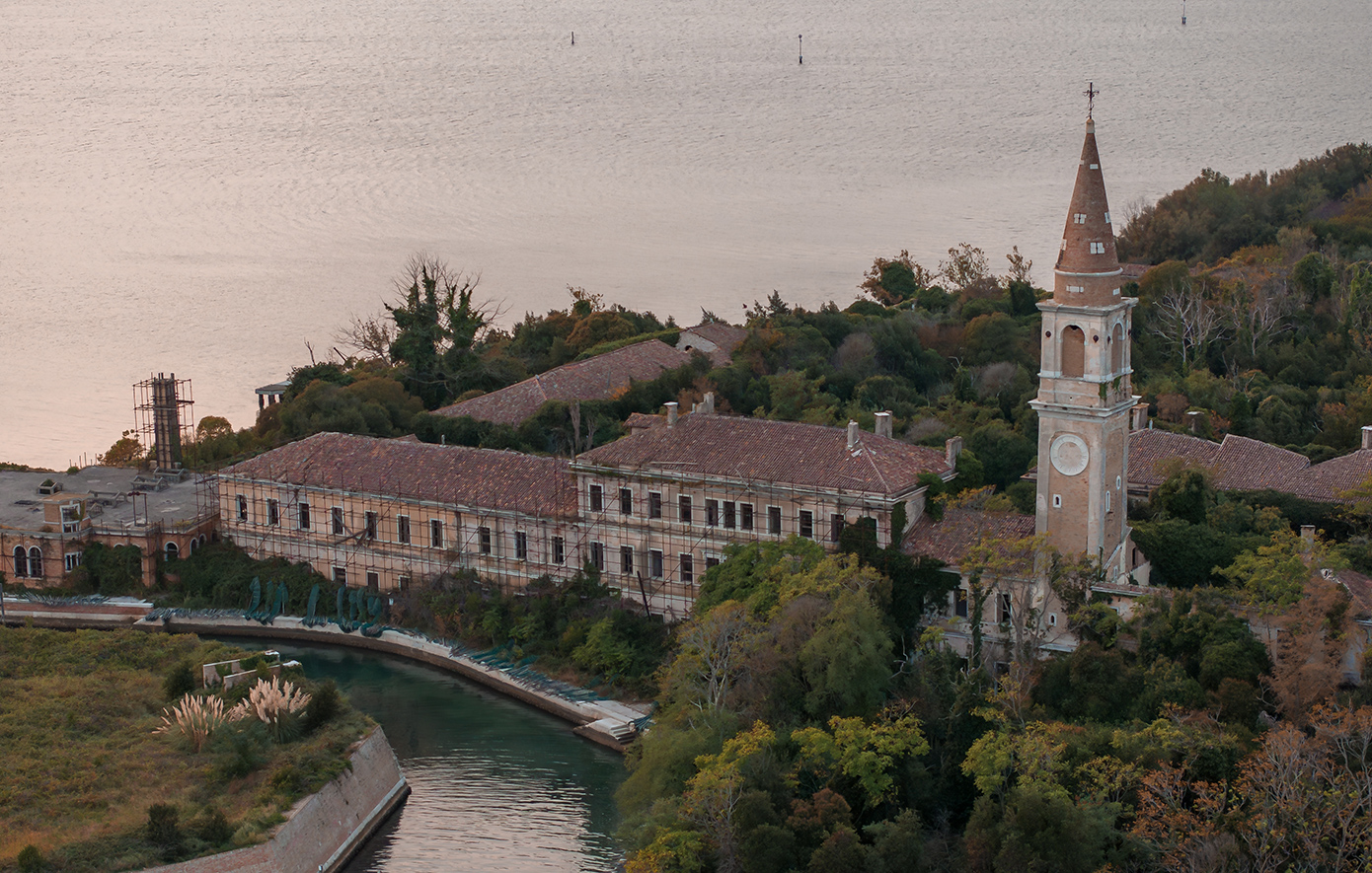 Ποβέλια, Ιταλία