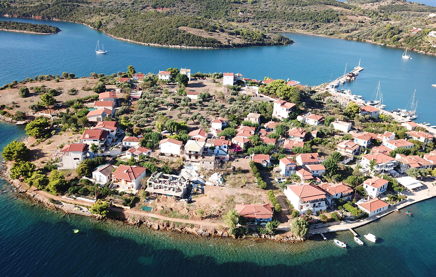 Τριζόνια Κορινθιακός