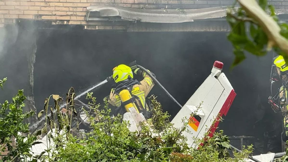 Μικρό αεροσκάφος συνετρίβη σε κατοικημένη περιοχή στη Βόρεια Ρηνανία της Γερμανίας &#8211; Δύο νεκροί