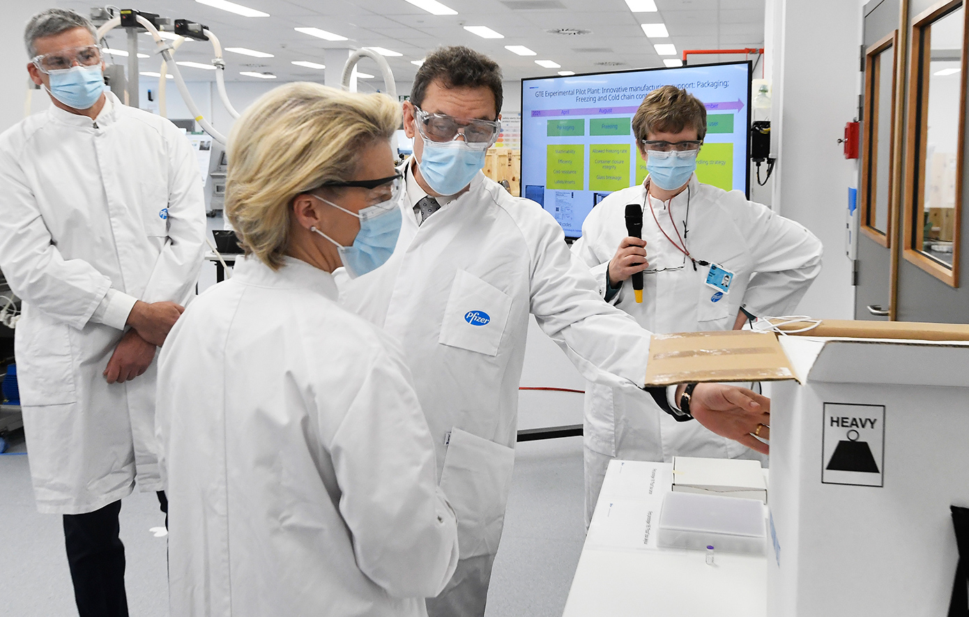 Pfizergate: Η Κομισιόν έχασε τη δικαστική υπόθεση σχετικά με τα sms της Ούρσουλα φον ντερ Λάιεν στον Μπουρλά για τα εμβόλια της Pfizer