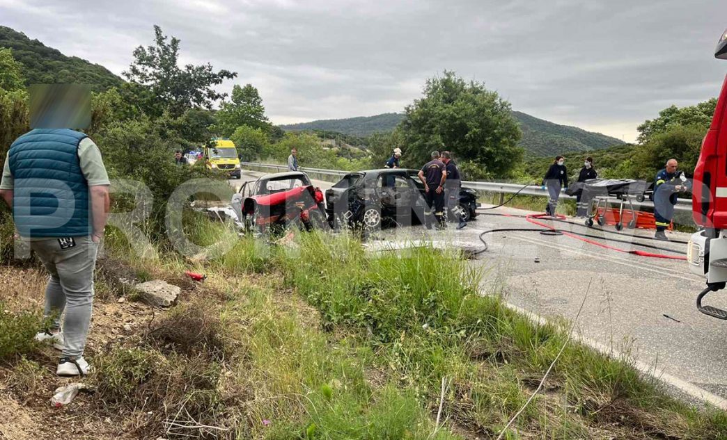 Τραγωδία στην Καβάλα: Ένας νεκρός και δύο τραυματίες σε τροχαίο &#8211; Τυλίχθηκαν στις φλόγες και τα δύο οχήματα