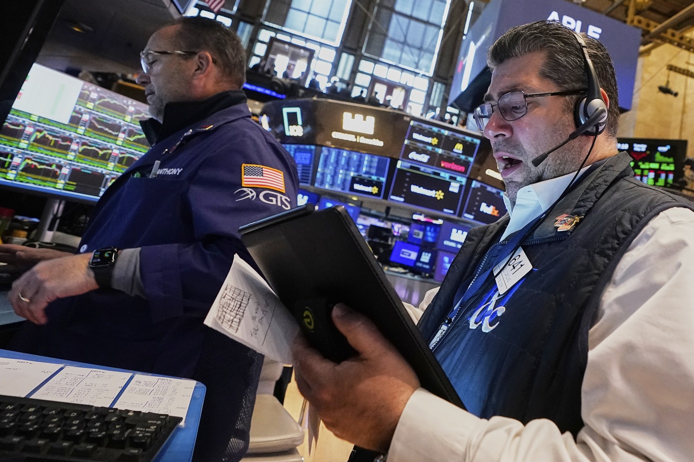 Μεικτές τάσεις στη Wall Street μετά την έγκριση φορολογικού νομοσχεδίου