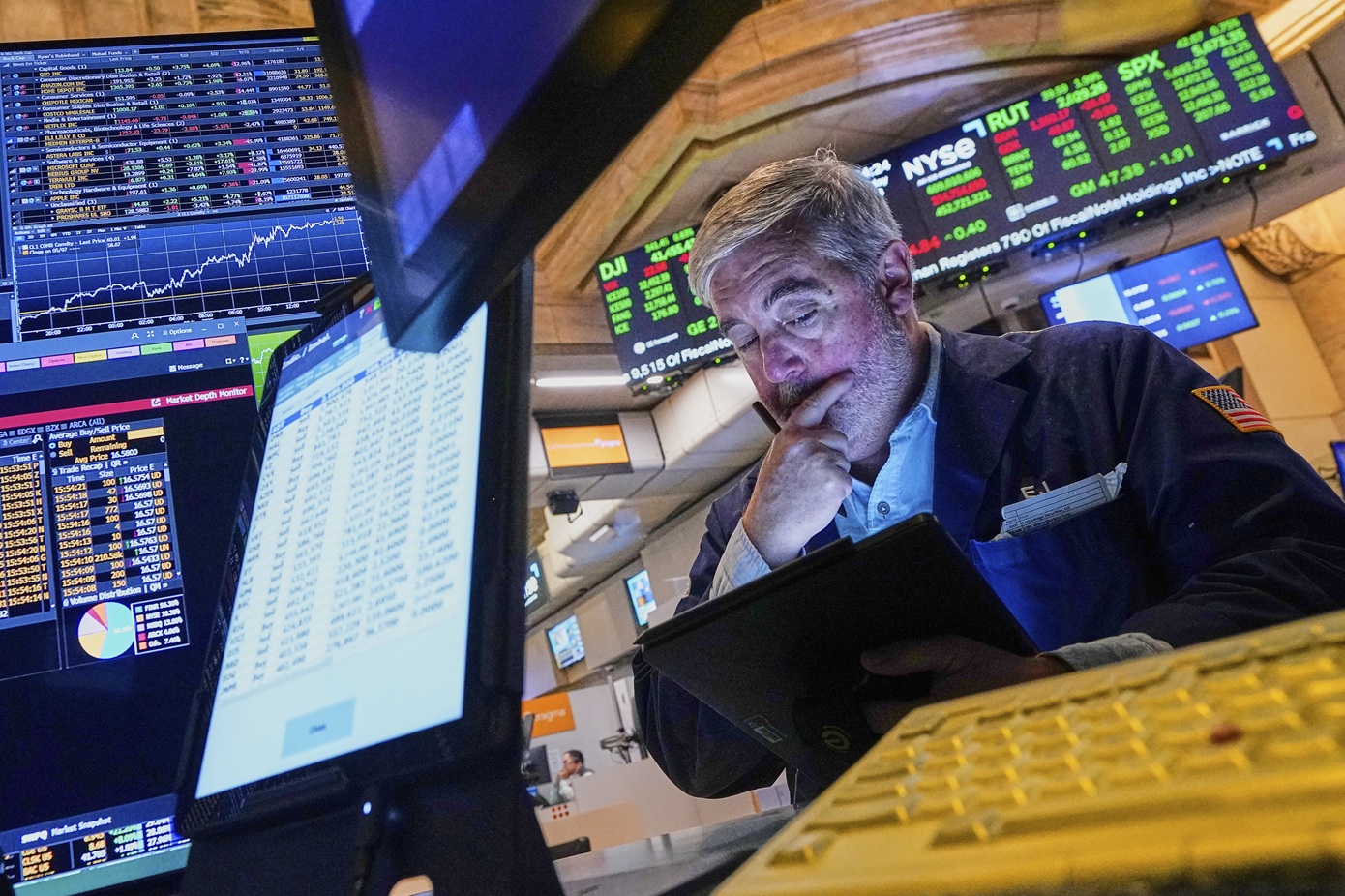 Απώλειες στη Wall Street λόγω της επιμονής του Τραμπ για επιπλέον δασμούς στην Ε.Ε.