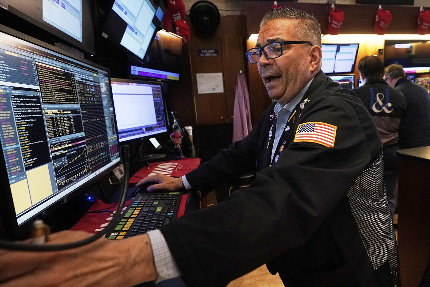 Με κέρδη έκλεισε η Wall Street μετά τη συνάντηση Τραμπ – Πάουελ