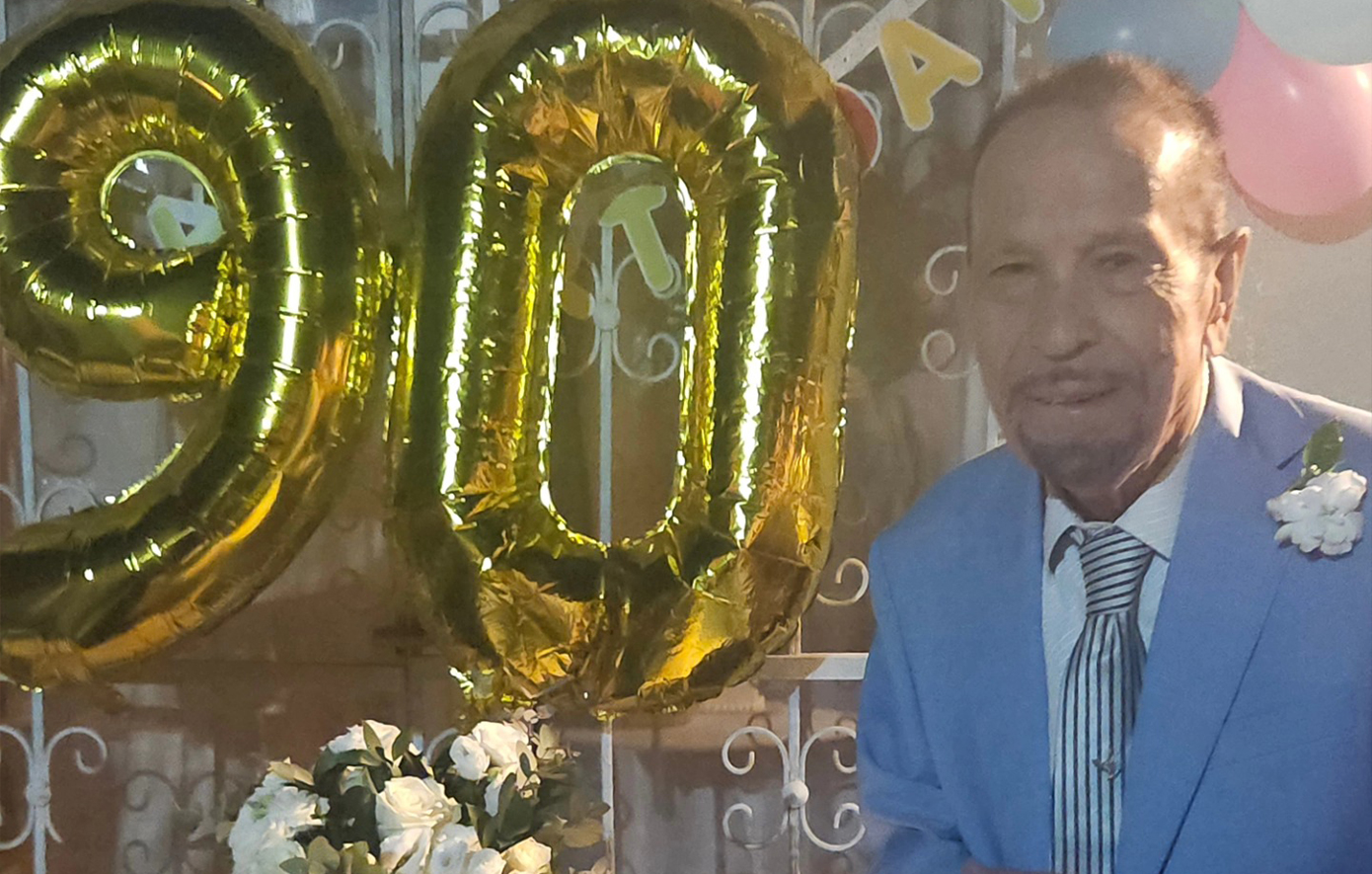 Στο φιλοξενο σπίτι του ο αγαπημένος μας Φώτης Μεταξόπουλος γιόρτασε τα 90α γενεθλια του μαζι με πολλούς φίλους σε μια ατμόσφαιρα γιορτης. Στο φιλοξενο σπίτι του ο αγαπημένος μας Φώτης Μεταξόπουλος γιόρτασε τα 90α γενεθλια του μαζι με πολλούς φίλους σε μια ατμόσφαιρα γιορτης.