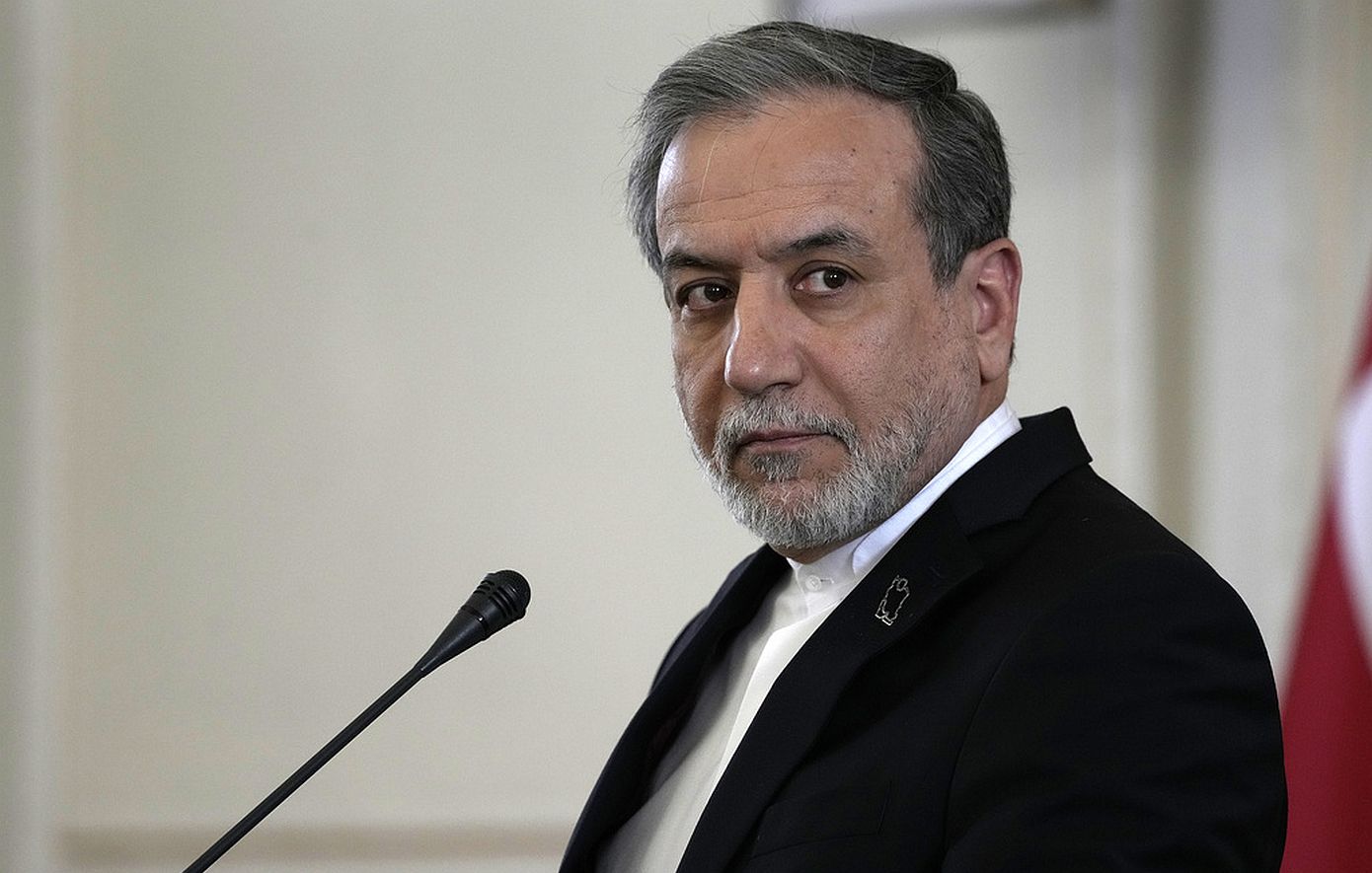 Ιρανός ΥΠΕΞ: Το Ιράν δεν απεμπολεί τα δικαιώματά του στην πυρηνική ενέργεια