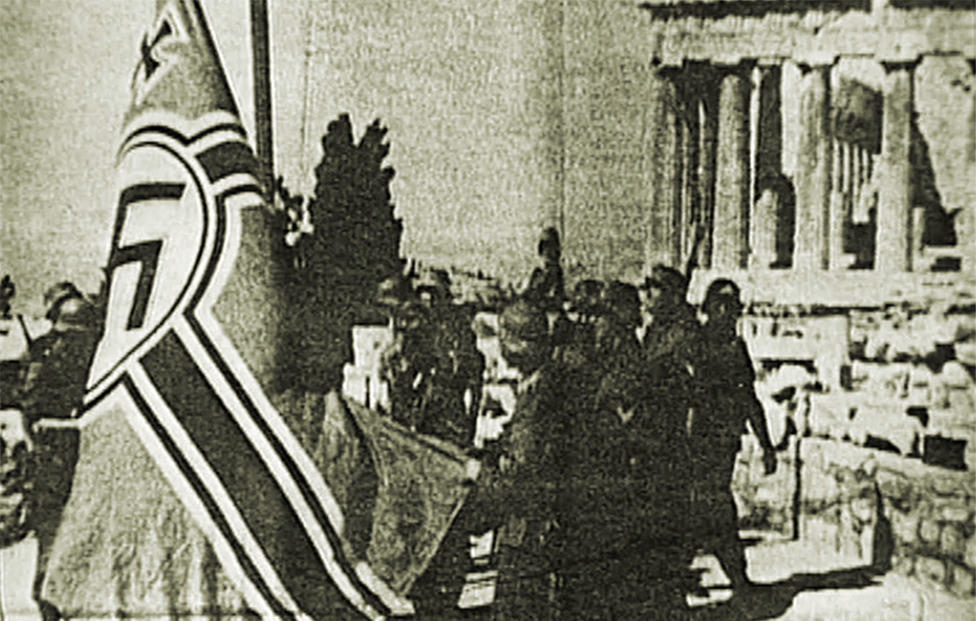 Σαν σήμερα 30 Μαΐου: Οι Γλέζος και Σάντας κατεβάζουν τη σβάστιγκα από την Ακρόπολη και ταπεινώνουν τους ναζί