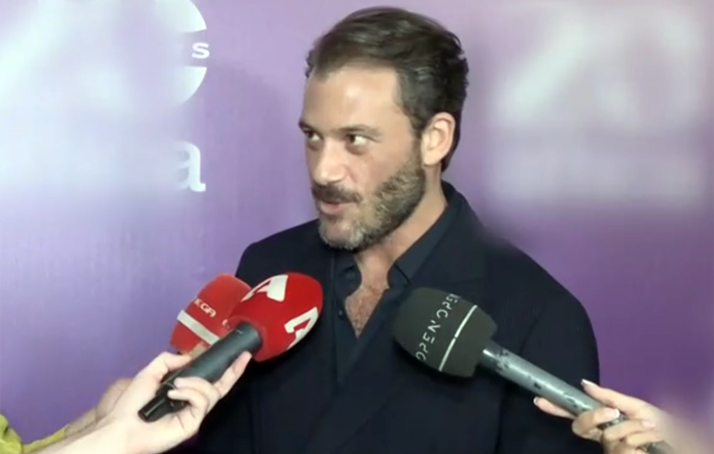 Αντίνοος Αλμπάνης σε δημοσιογράφο: «Έχετε πάει σε ΩΡΛ πρόσφατα; Ακούτε καλά; Χαίρομαι»