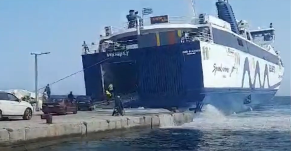 Έσπασε κάβος πλοίου την ώρα που επιβιβάζονταν τα αυτοκίνητα στην Αλόννησο – Δείτε βίντεο