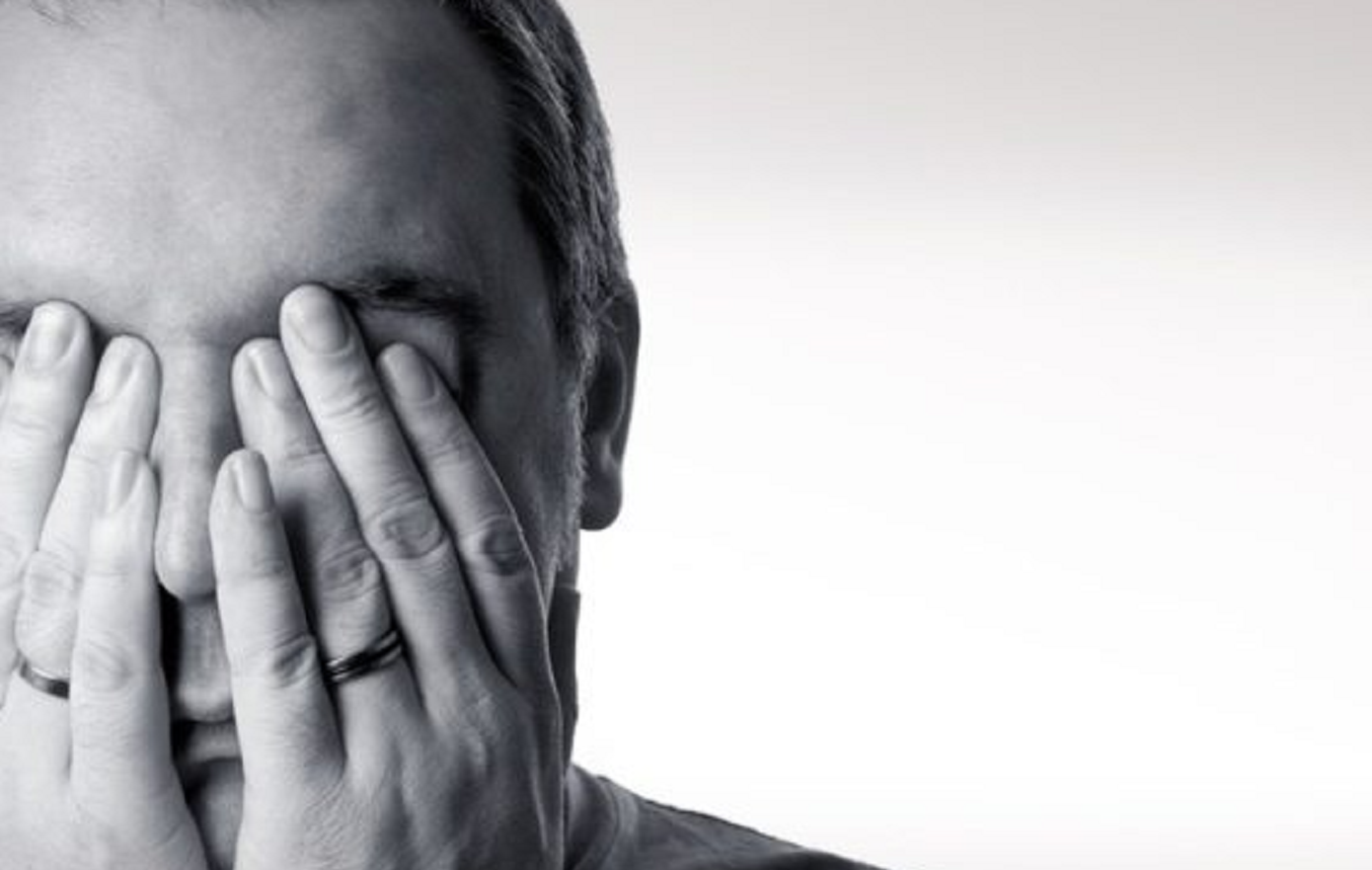 Βρήκε τη θετή του κόρη έγκυο και νεκρή, δίπλα σε έναν νεκρό άγνωστο