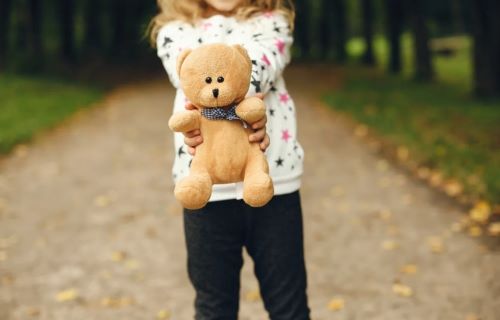 «Έχει κι άλλο 5χρονο τέτοια κούκλα για να κοιμάται ή μόνο το δικό μου είναι φρικιό;»