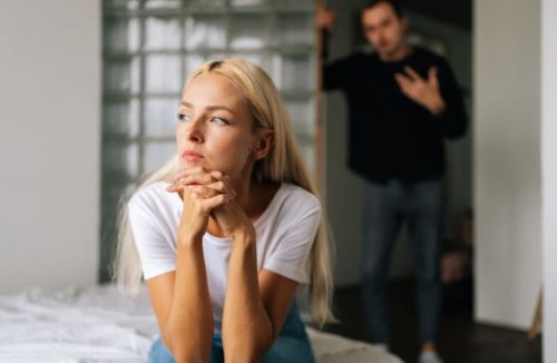 Το σώμα σου το ξέρει πρώτο: 7 σημάδια πως είσαι σε λάθος σχέση