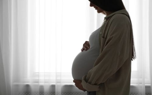 Γ’ τρίμηνο εγκυμοσύνης: Ποια ανησυχητικά σημάδια είναι καλό να γνωρίζεις πριν τον τοκετό