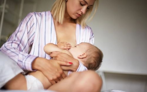 «Το παραδέχομαι: Δοκίμασα το μητρικό μου γάλα και δεν είμαι η μόνη»