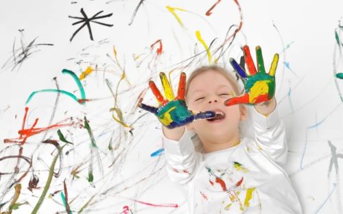 Messy play: Το πιο δημιουργικό χάος που χρειάζεται το παιδί σου