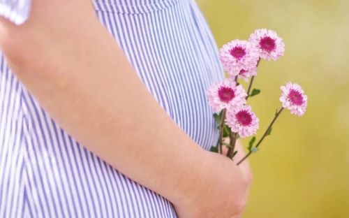 10 σημάδια πριν από την καθυστέρηση που ίσως δείχνουν εγκυμοσύνη